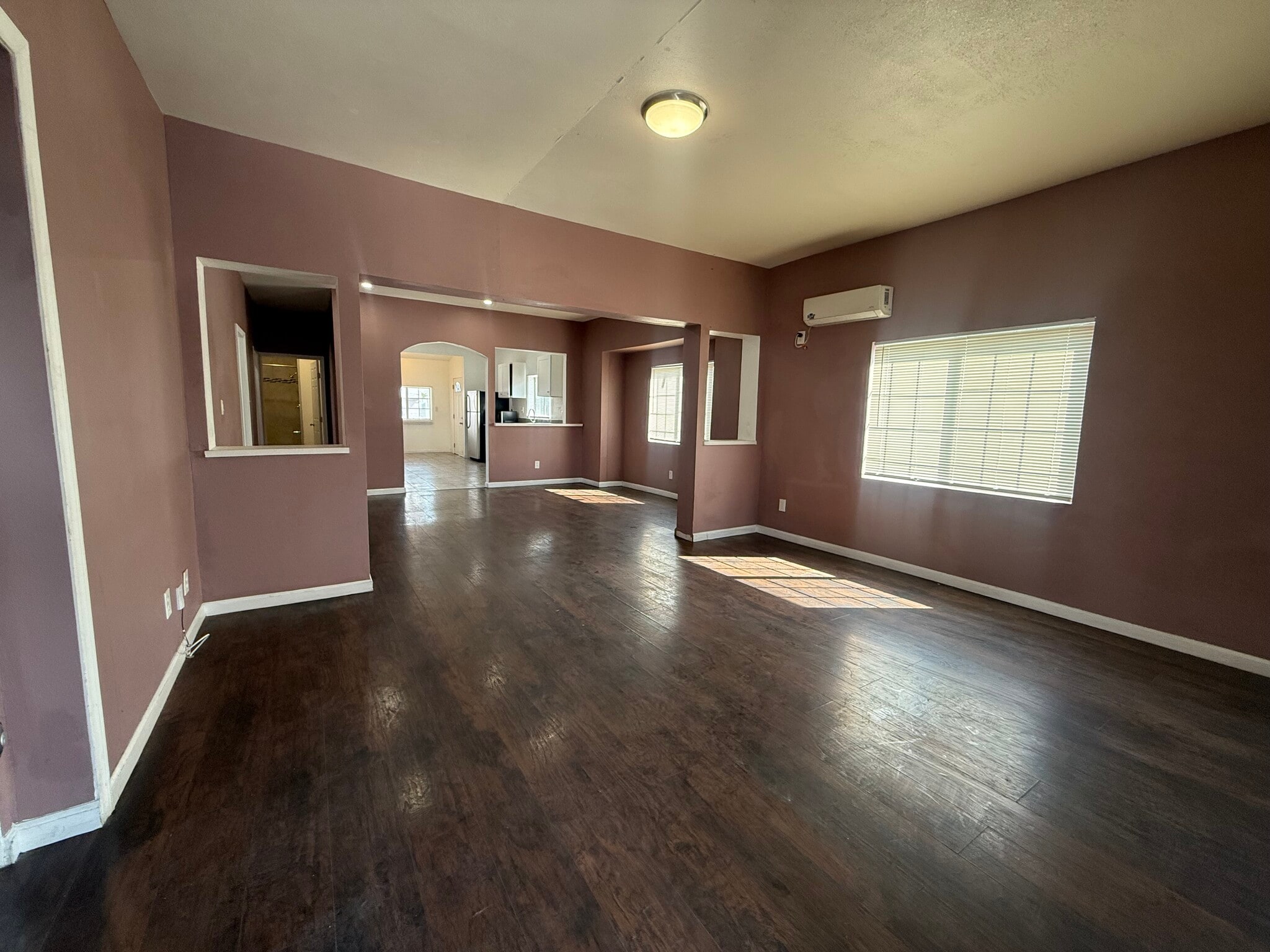 Building Photo - 1341 W 47th St