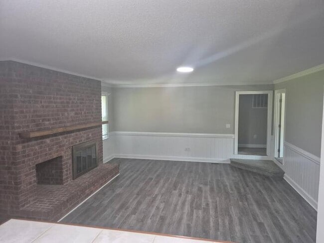 Building Photo - 3-Bedroom 2 Bath House