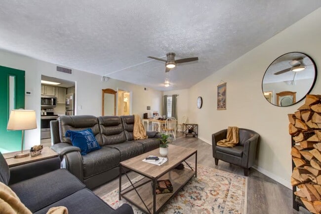 Building Photo - Walking Distance to Gatlinburg!!