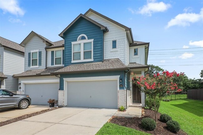 Building Photo - 7325 Hinsdale Dr