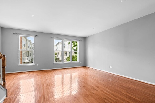 Building Photo - 3 Bedroom 3.5 Bathroom - Wheaton Townhouse...
