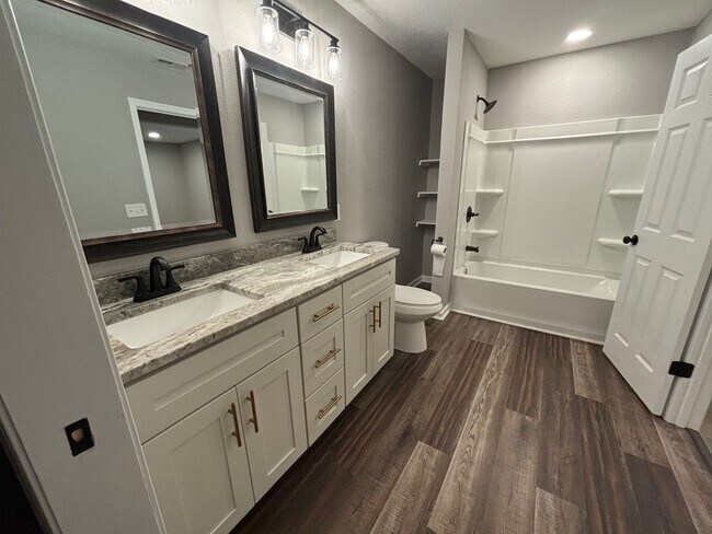 Building Photo - Beautiful, Renovated 3 Bedroom Rancher in ...