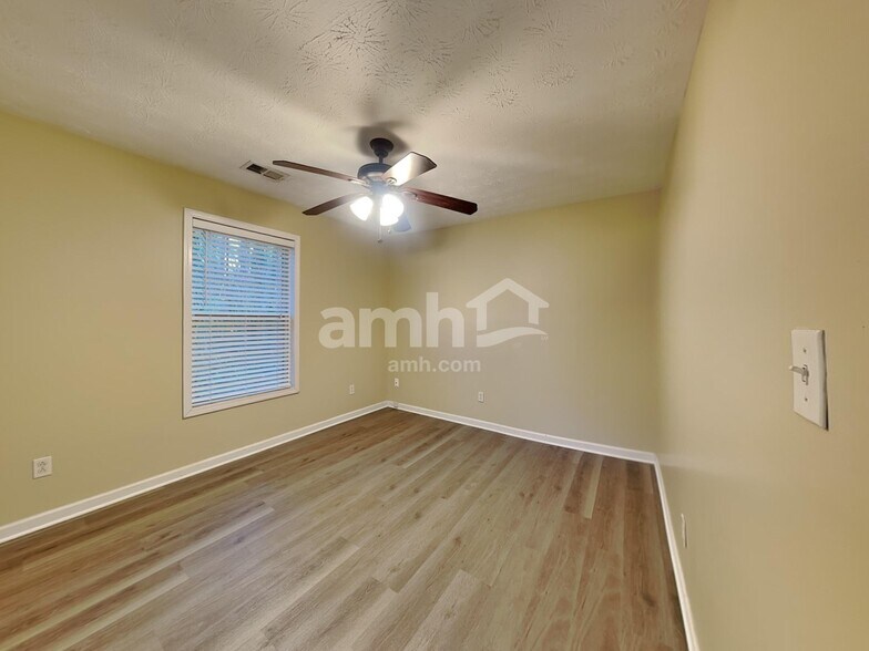 Building Photo - 5110 Salem Dr