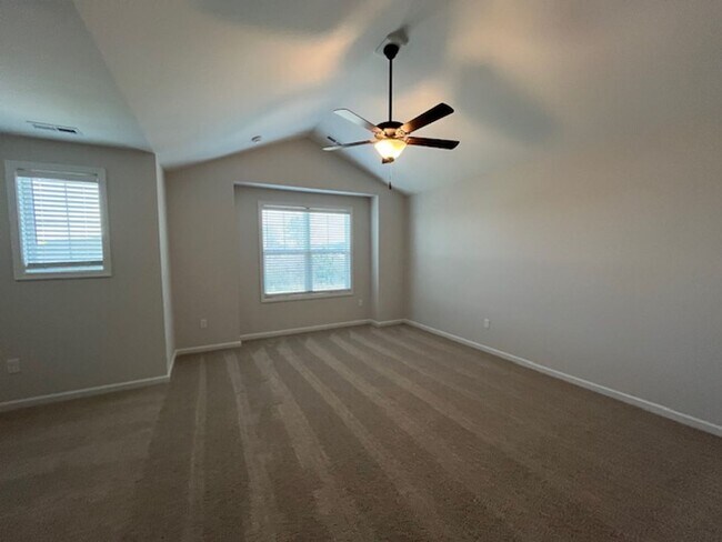 Building Photo - Discover this modern townhouse in Winnabow, NC,