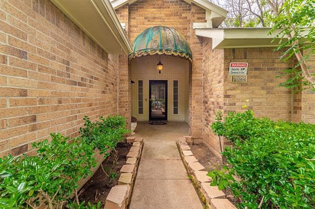 Building Photo - 7022 Escondido Dr