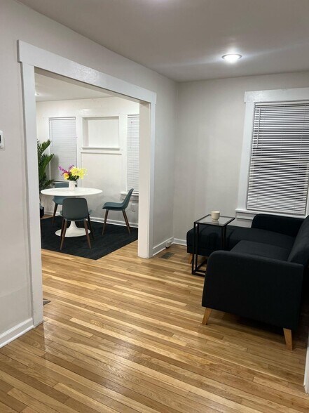 Building Photo - 8 S Farview Ave