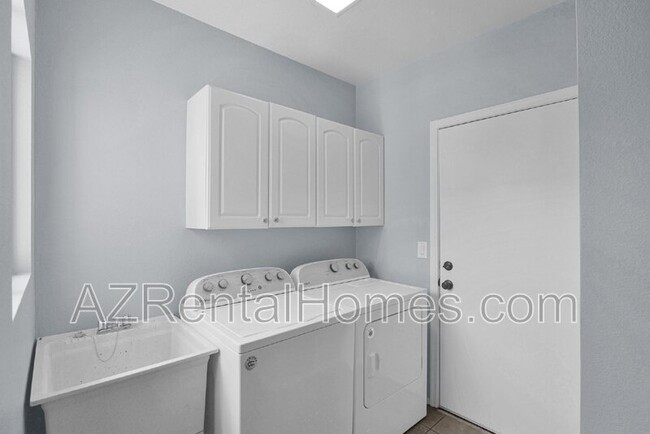 Building Photo - 39 E La Vieve Ln