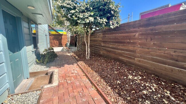 Building Photo - 696-694-29th