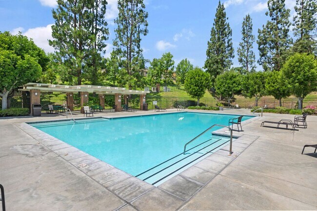 Building Photo - 16540 Graystone Dr. #126