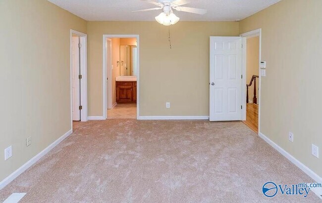 Building Photo - 207 Mountain Ridge Dr SE