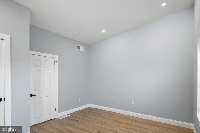 Building Photo - 2112 Eastern Ave