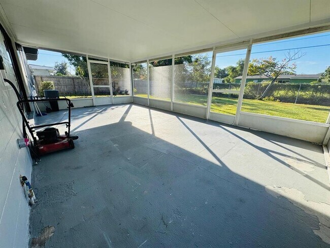 Building Photo - 7024 Moderna Way