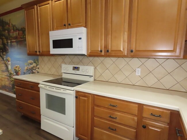Building Photo - Two Story Townhome Clermont Yacht Club