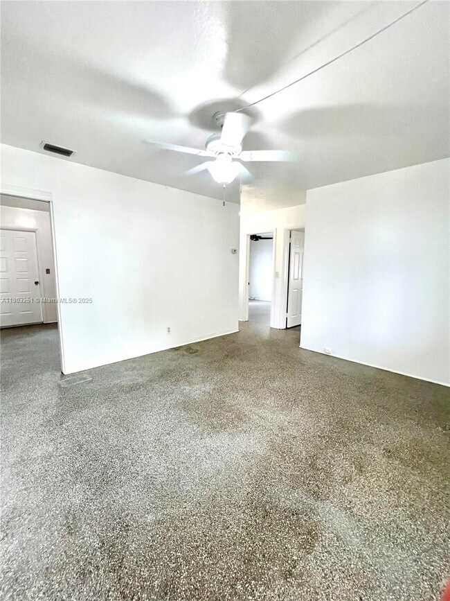 Building Photo - 730 NW 1st Ct