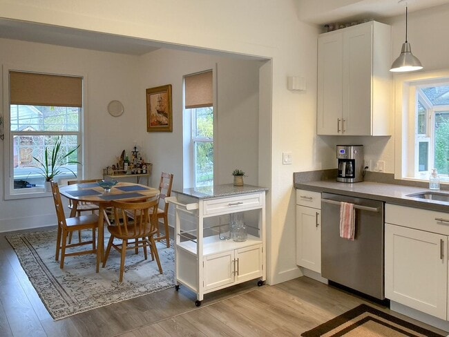 Building Photo - 5Bd/2Ba Seattle Home