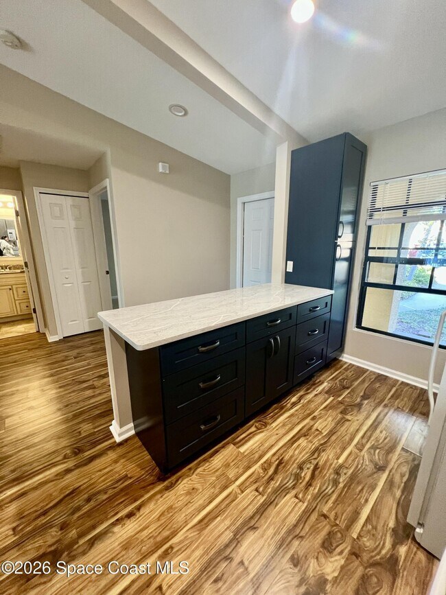 Building Photo - 855 Luminary Cir