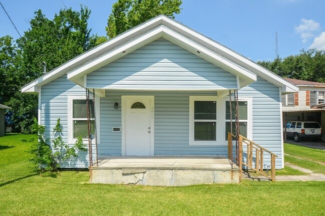 Building Photo - 3013 Brackenridge St