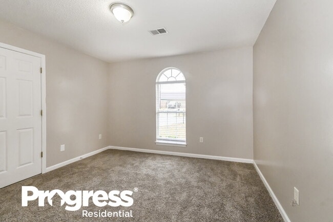 Building Photo - 7792 Sarah Ann Dr S