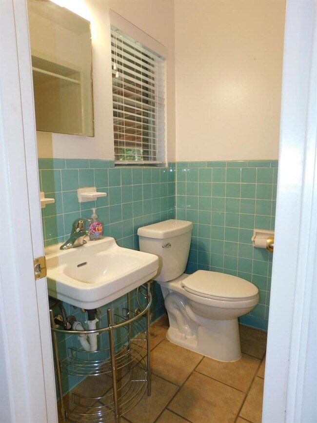 Building Photo - 4805 Sylvandale Dr