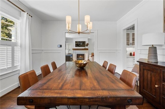 Building Photo - 663 Yorkshire Rd NE