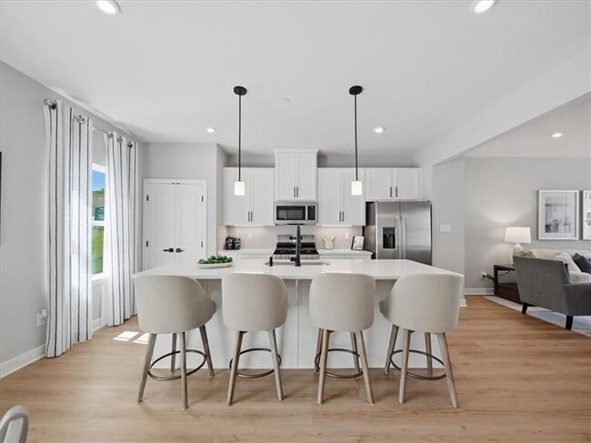 Building Photo - 201 Yellowwood Ct