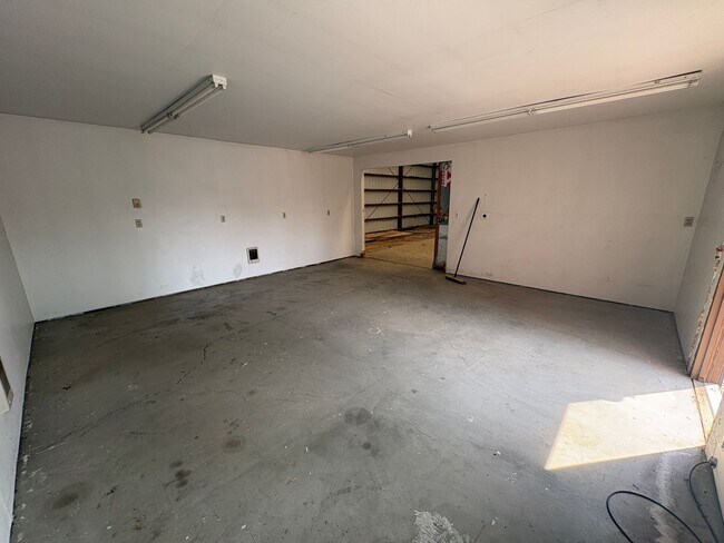 Building Photo - 333 SW 35th St