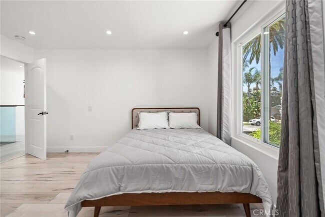 Building Photo - 4630 Cedros Ave