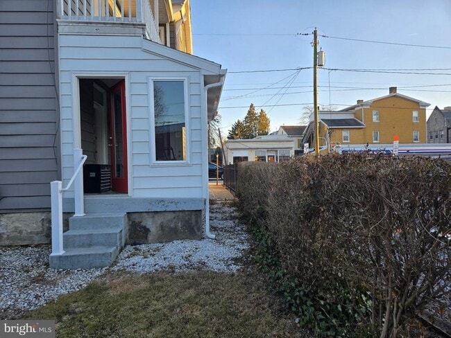 Building Photo - 9 E Simpson St