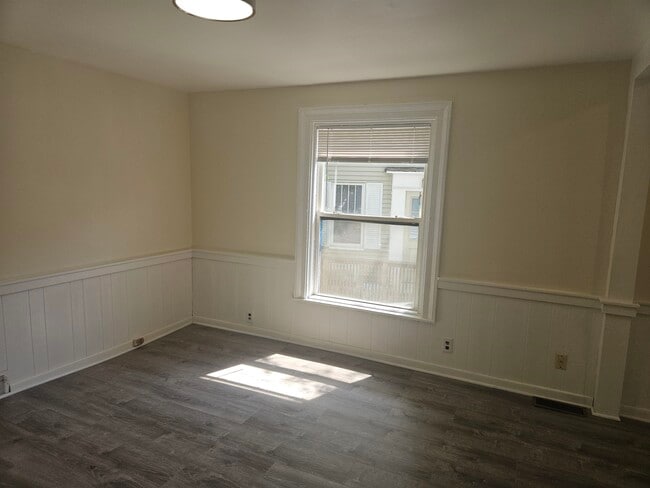Building Photo - 87 6th St