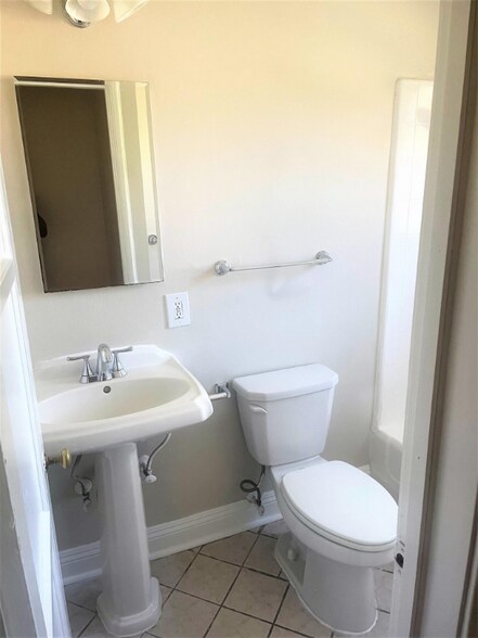 Building Photo - 225 S Gale Dr