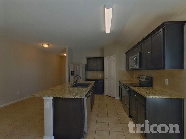 Building Photo - 1104 Autumnwood Dr