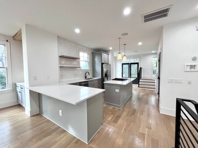 Building Photo - 614 West Blvd