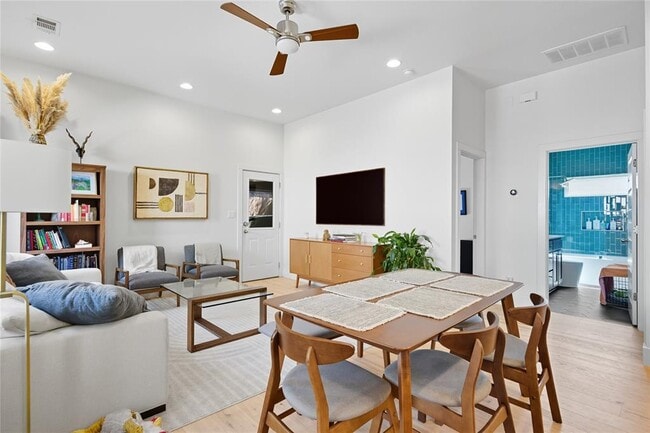 Building Photo - 2007 S L Davis Ave