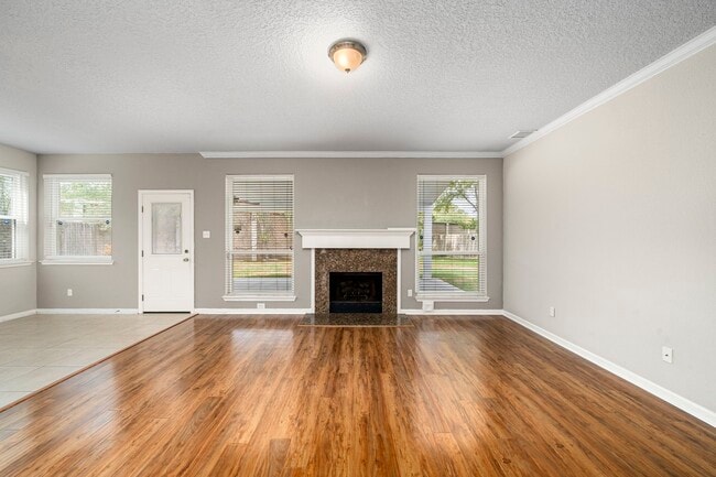Building Photo - 1505 Hickory Ct
