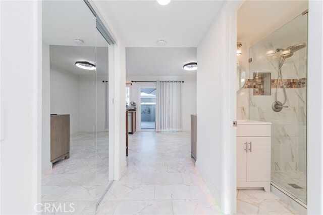 Building Photo - 7 Fairside