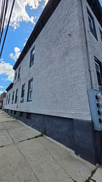 Building Photo - 1201 67th St