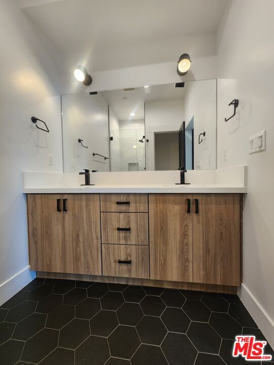 Building Photo - 11314 W Raitt Ln