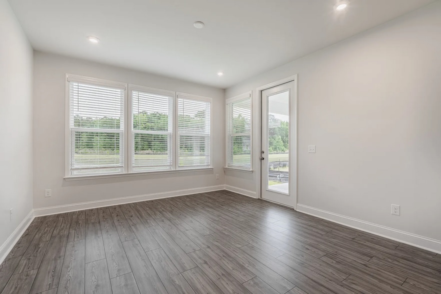 Building Photo - 192 Dendron Dr