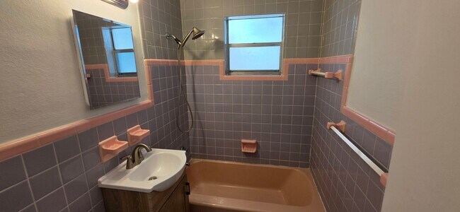 Building Photo - 58 Tropical Dr