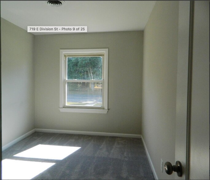 Building Photo - 719 E Division St