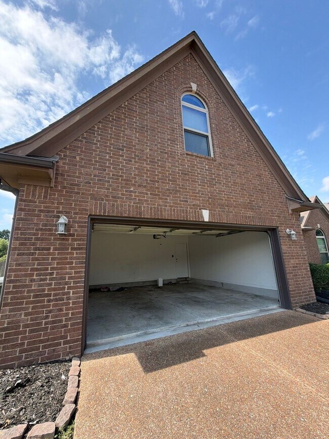 Building Photo - Beautiful 4-bedroom 3 bath home in Arlington
