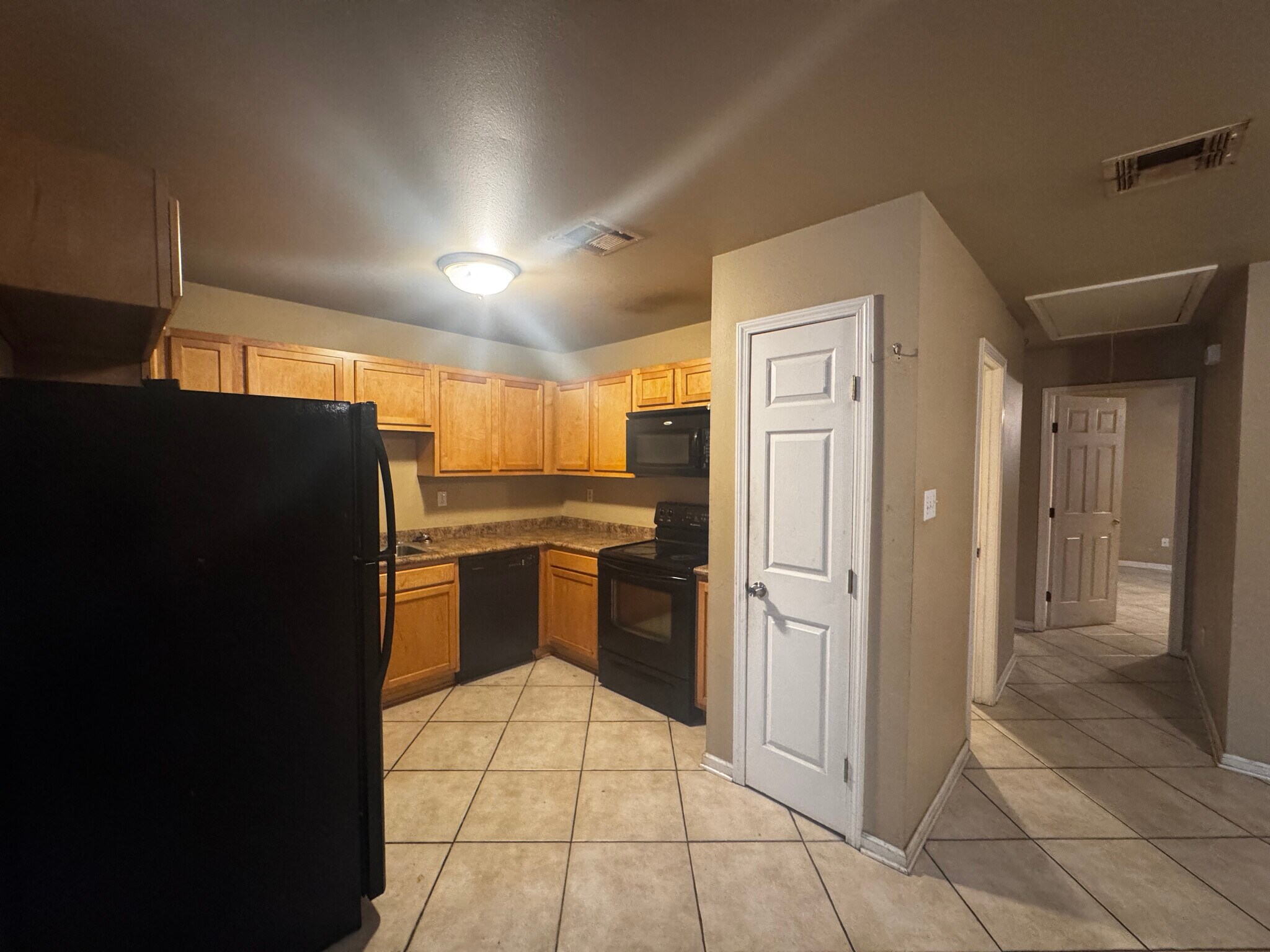 Building Photo - 8508 Valor Dr