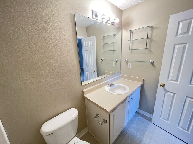 Building Photo - 495 Keystone Rd