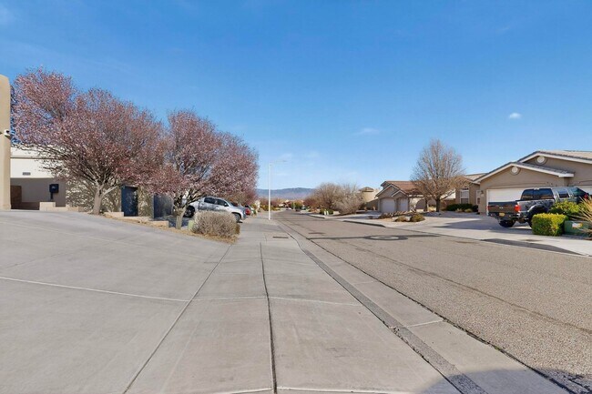 Building Photo - NW Executive Living 3/BD 2.5/BA 3/CG