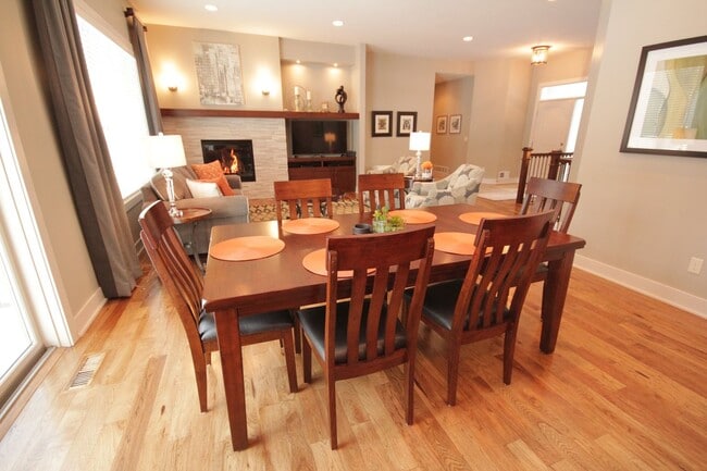 Building Photo - Beautiful luxury custom home