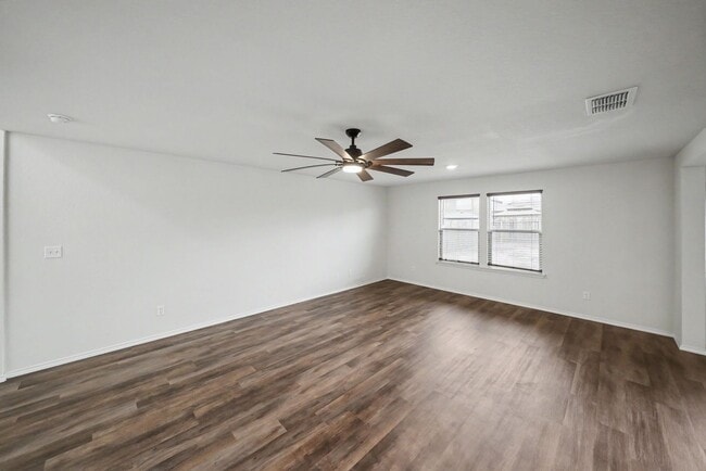 Building Photo - Open-Concept 3BR + Game Room Near Fort Sam & Randolph - Realtor Commission: $500