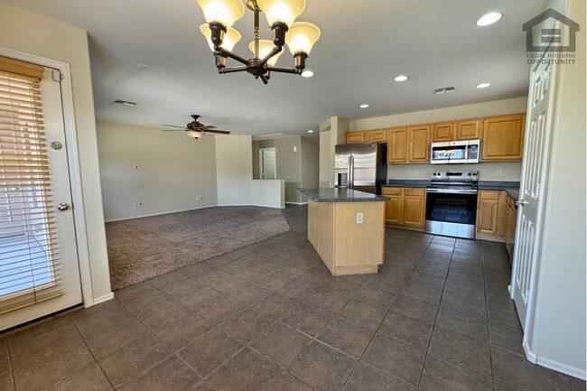 Building Photo - 3Bed/2Bath House in Avondale! Ready for Immediate Move-In! – RV GATE!