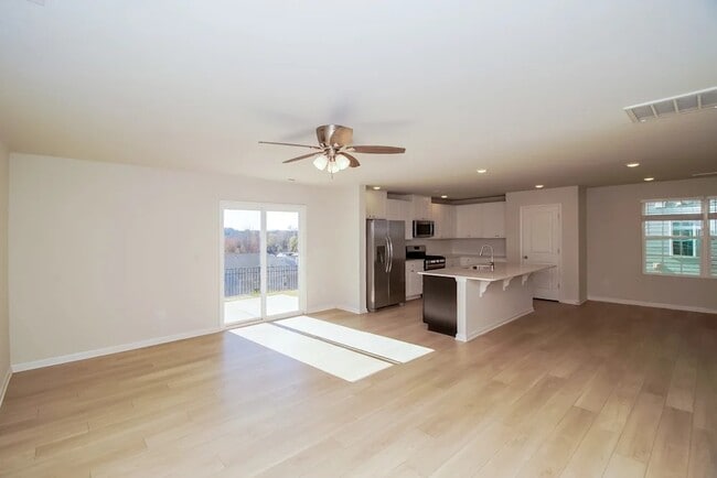 Building Photo - 361 Hollingswood Dr