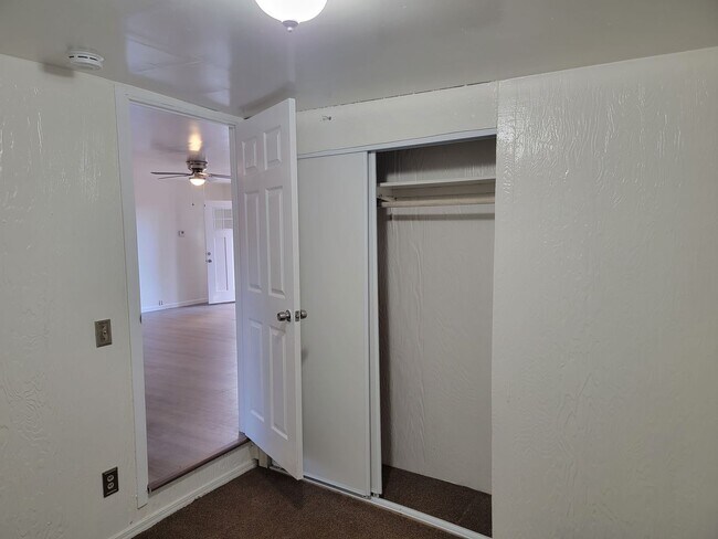 Building Photo - 2 Bedroom 1 Bathroom House Near Caldwell Park