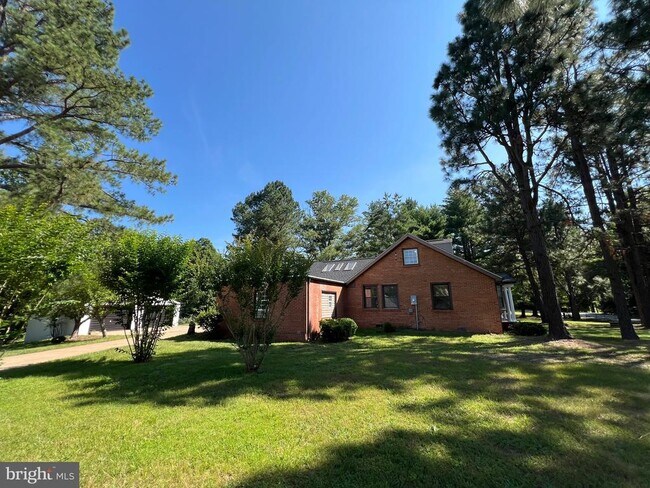 Building Photo - 9872 Red Hill Rd